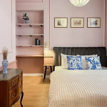 Apartment Turnkey I Antonin Dvorak *
