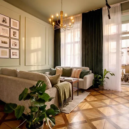 Turnkey I Antonin Dvorak Apartment
